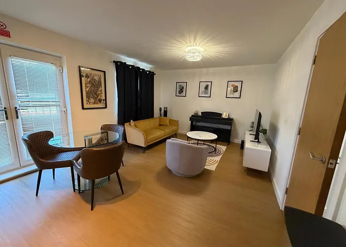 Centrally Located Modern 2 Bedroom , Minutes Walk To Ao Arena